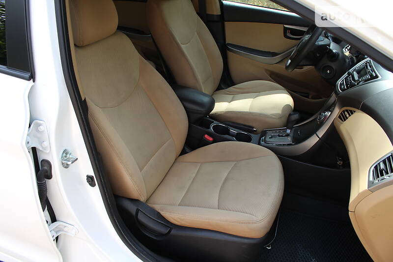 Седан Hyundai Elantra 2013 в Києві