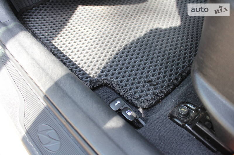 Седан Hyundai Elantra 2013 в Києві