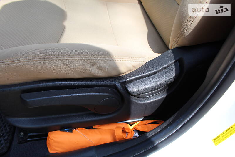 Седан Hyundai Elantra 2013 в Києві