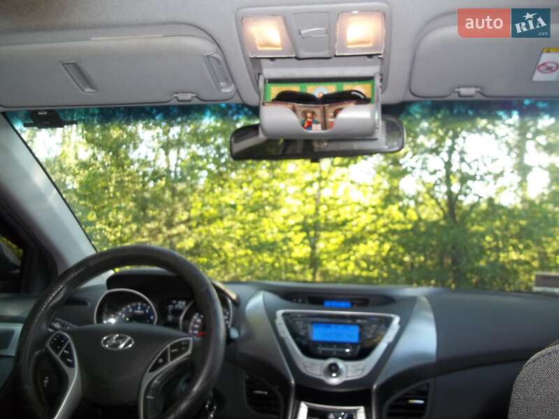 Седан Hyundai Elantra 2012 в Чернигове