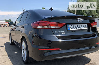 Седан Hyundai Elantra 2016 в Киеве