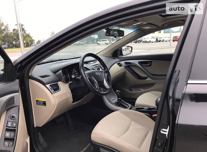 Седан Hyundai Elantra 2015 в Києві