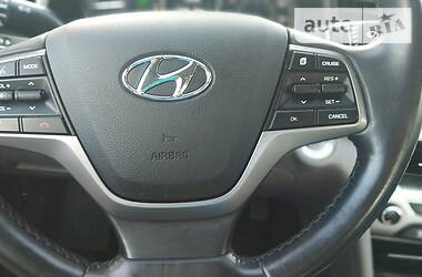 Седан Hyundai Elantra 2016 в Маріуполі