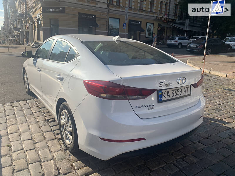 Седан Hyundai Elantra 2017 в Києві