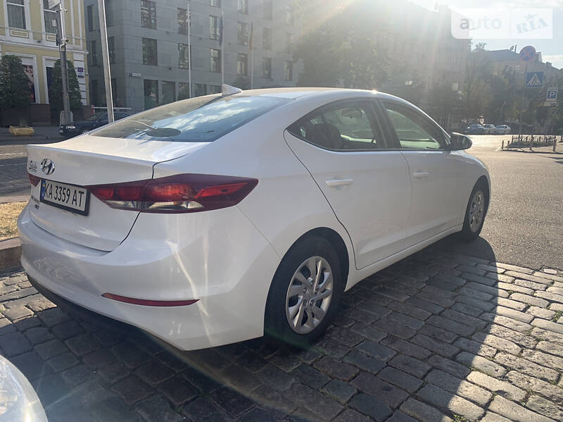 Седан Hyundai Elantra 2017 в Києві