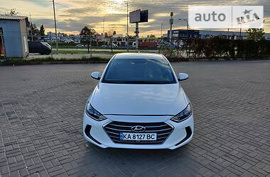 Седан Hyundai Elantra 2017 в Киеве