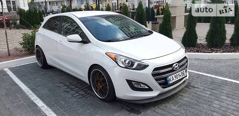 Хэтчбек Hyundai Elantra 2015 в Киеве