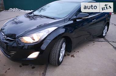 Седан Hyundai Elantra 2012 в Ромнах