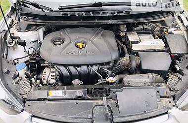 Седан Hyundai Elantra 2014 в 