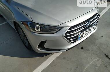 Седан Hyundai Elantra 2017 в Синельниково