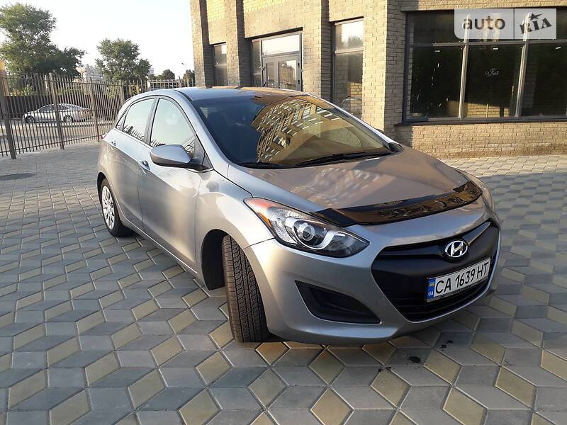 Хетчбек Hyundai Elantra 2015 в Дрогобичі