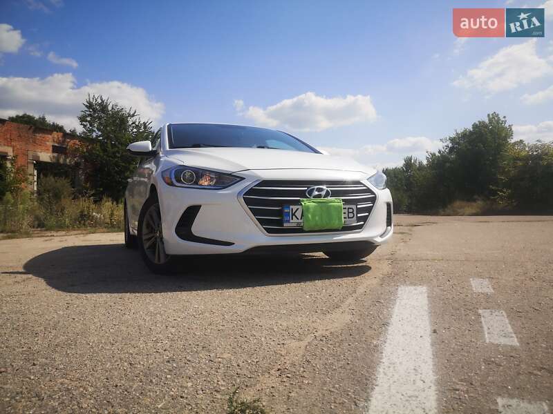 Седан Hyundai Elantra 2018 в Киеве
