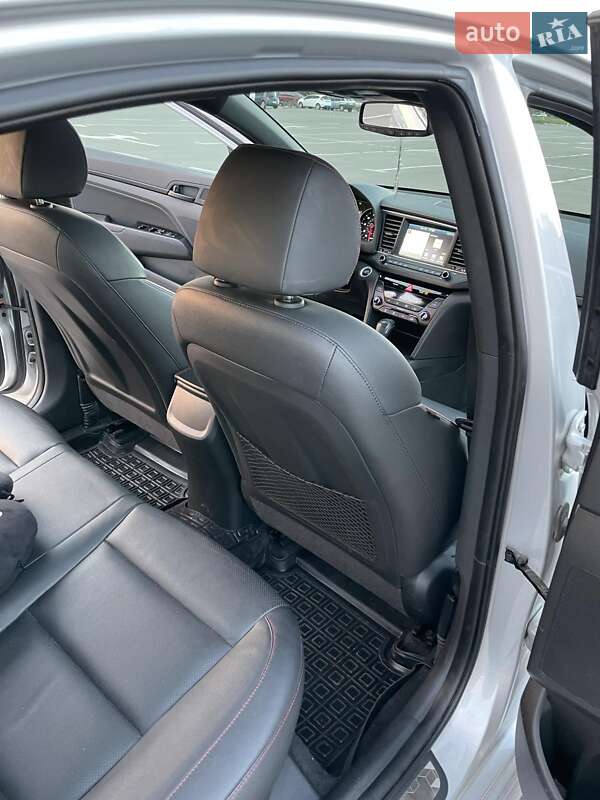 Седан Hyundai Elantra 2017 в Кропивницком