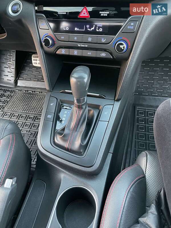 Седан Hyundai Elantra 2017 в Кропивницком