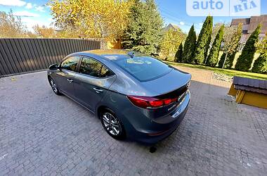 Седан Hyundai Elantra 2018 в Києві