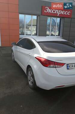 Седан Hyundai Elantra 2013 в Татарбунарах