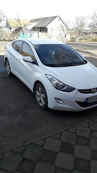 Седан Hyundai Elantra 2013 в Татарбунарах