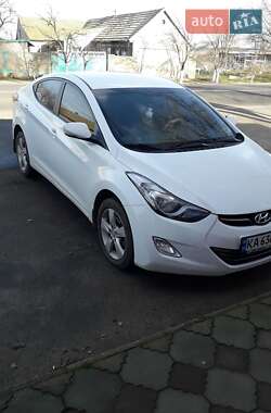 Седан Hyundai Elantra 2013 в Татарбунарах