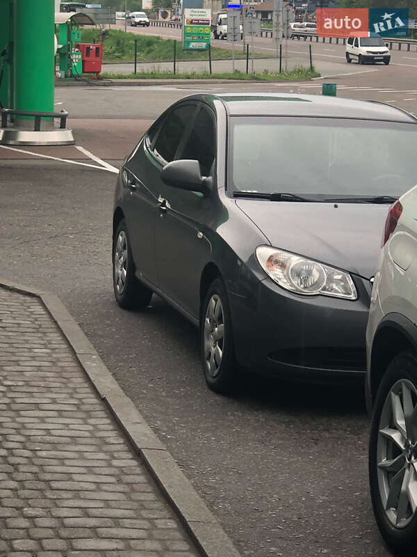 Седан Hyundai Elantra 2008 в Киеве