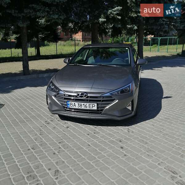 Седан Hyundai Elantra 2019 в Кропивницком