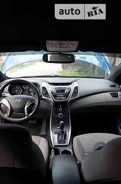 Седан Hyundai Elantra 2015 в Чернігові