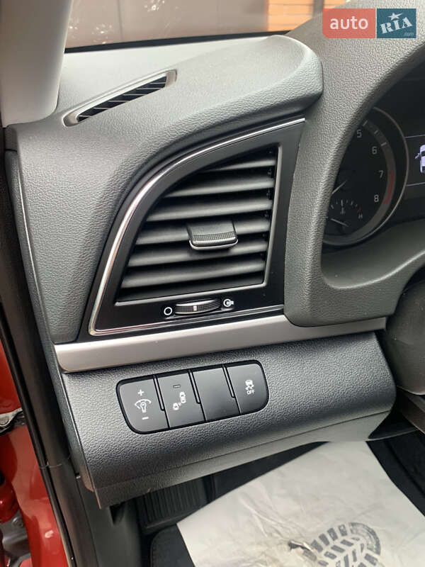 Седан Hyundai Elantra 2016 в Шепетовке