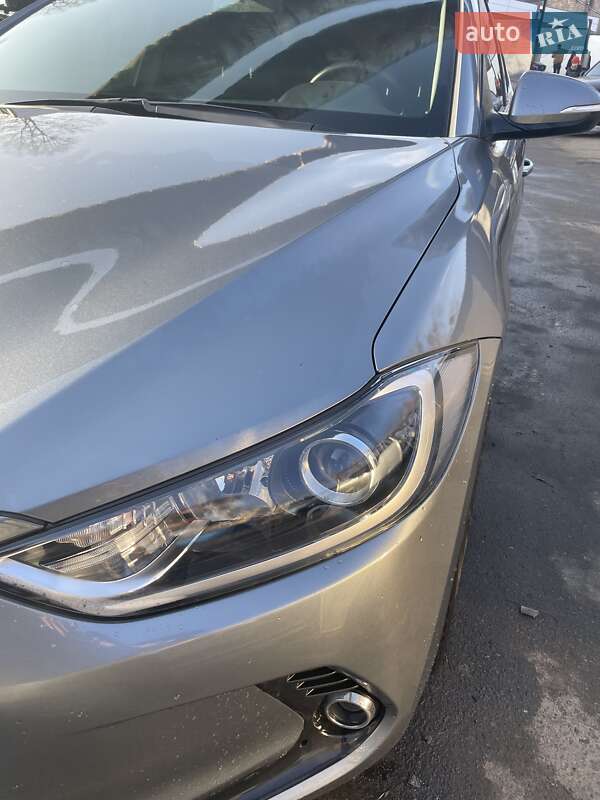 Седан Hyundai Elantra 2018 в Киеве