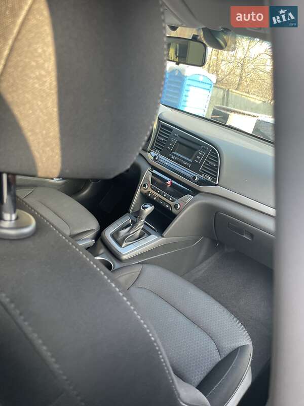 Седан Hyundai Elantra 2018 в Киеве