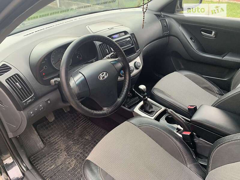 Седан Hyundai Elantra 2008 в Львове