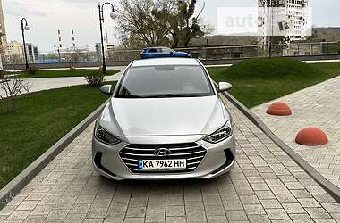 Седан Hyundai Elantra 2018 в 