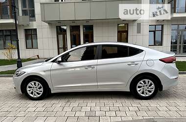 Седан Hyundai Elantra 2018 в 