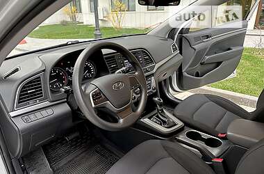 Седан Hyundai Elantra 2018 в 