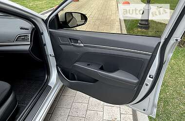 Седан Hyundai Elantra 2018 в 
