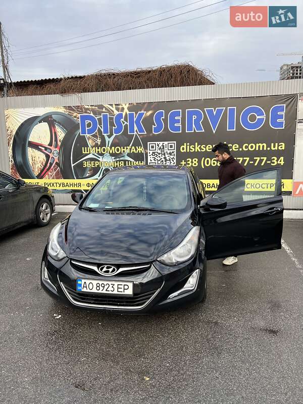 Седан Hyundai Elantra 2014 в Ужгороде