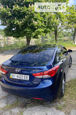 Седан Hyundai Elantra 2013 в Ржищеве