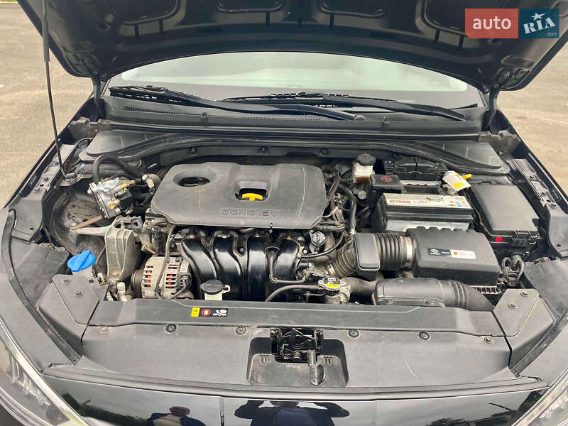 Седан Hyundai Elantra 2019 в Вінниці