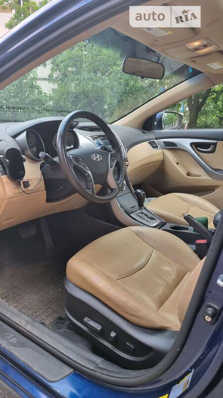 Седан Hyundai Elantra 2012 в Киеве