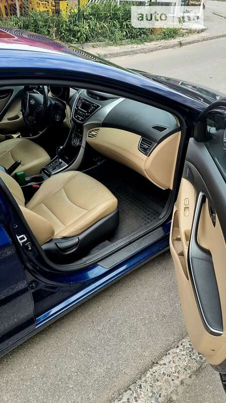 Седан Hyundai Elantra 2012 в Киеве