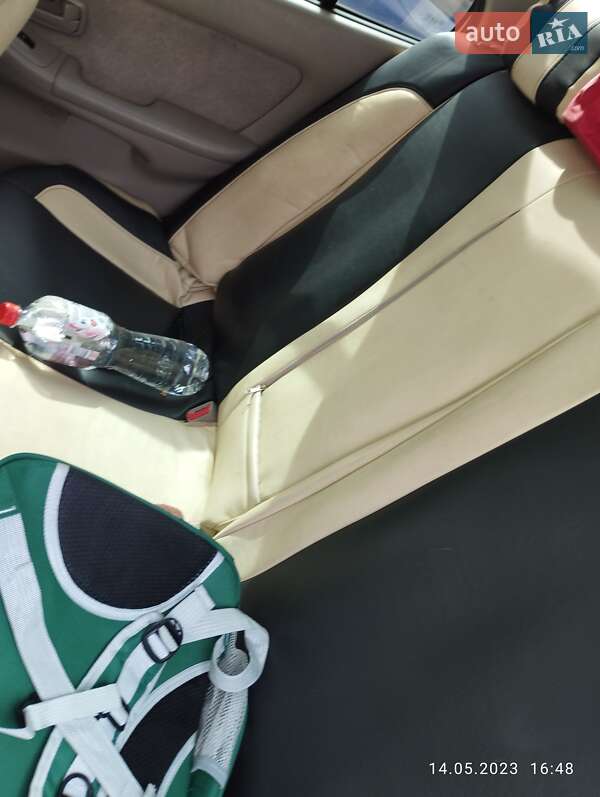 Седан Hyundai Elantra 2003 в Чугуеве