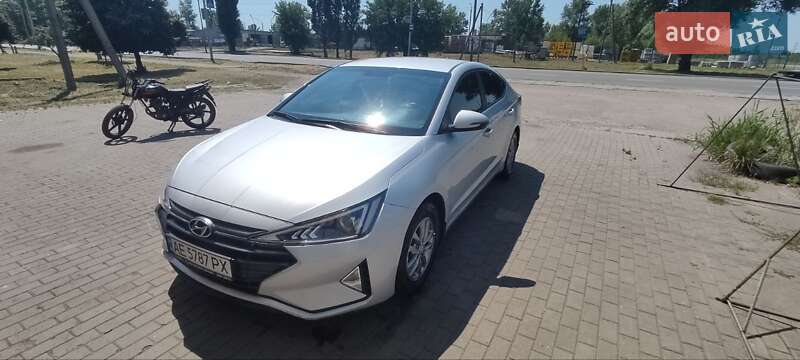 Седан Hyundai Elantra 2019 в Павлограді