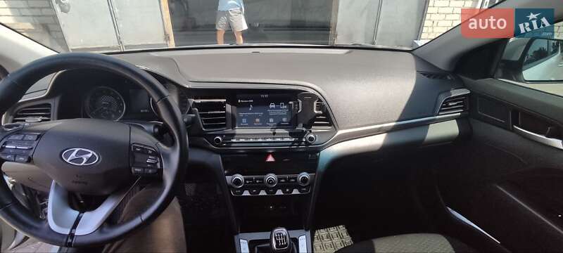 Седан Hyundai Elantra 2019 в Павлограді