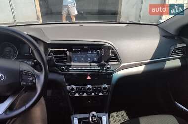 Седан Hyundai Elantra 2019 в 