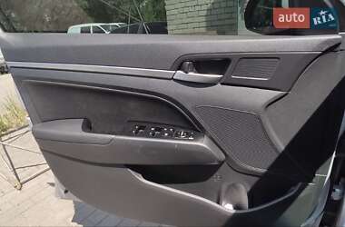 Седан Hyundai Elantra 2019 в 