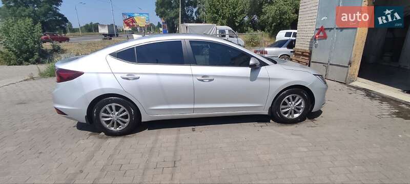 Седан Hyundai Elantra 2019 в Павлограді