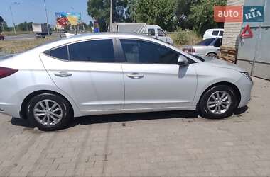Седан Hyundai Elantra 2019 в 