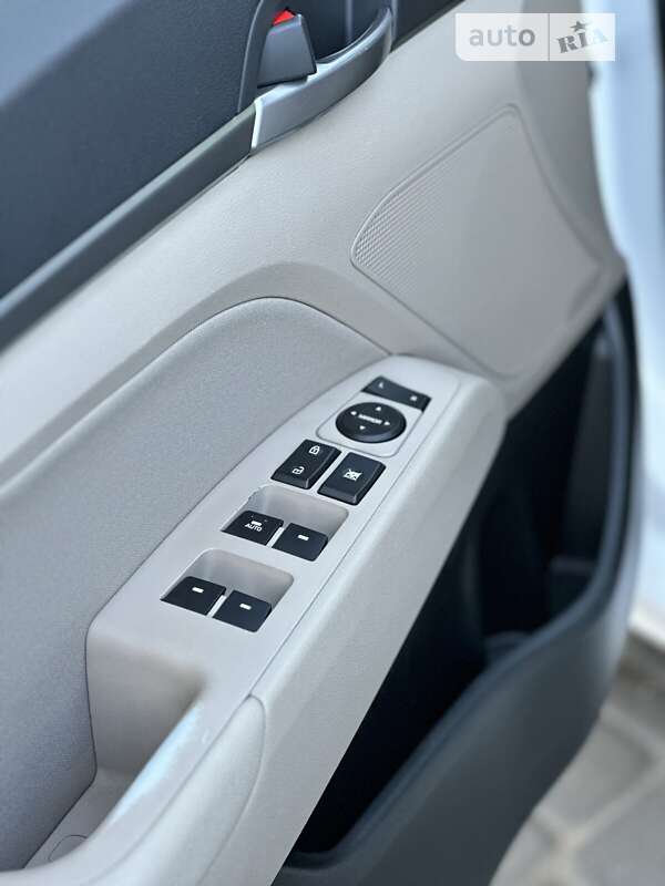 Седан Hyundai Elantra 2016 в Днепре фото 15 Седан Hyundai Elantra 2016 в Днепре