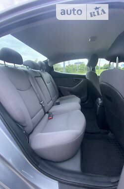 Седан Hyundai Elantra 2015 в 