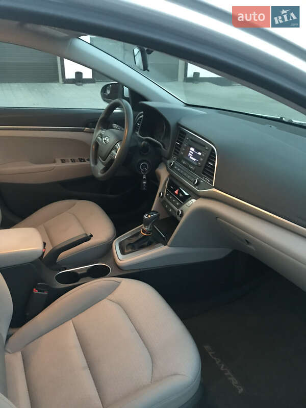 Седан Hyundai Elantra 2017 в Одессе