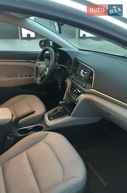 Седан Hyundai Elantra 2017 в 