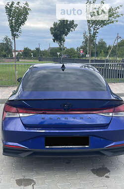 Седан Hyundai Elantra 2021 в 